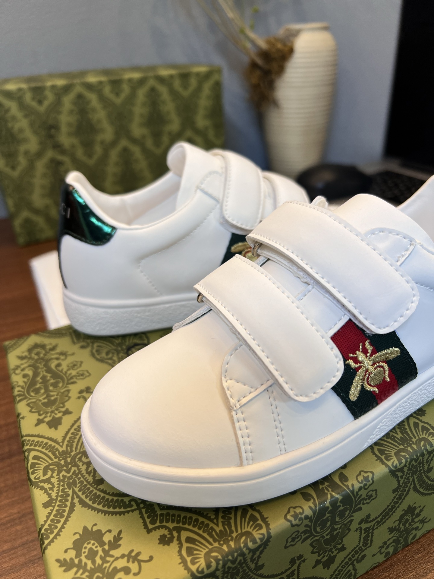 Children's shoes child